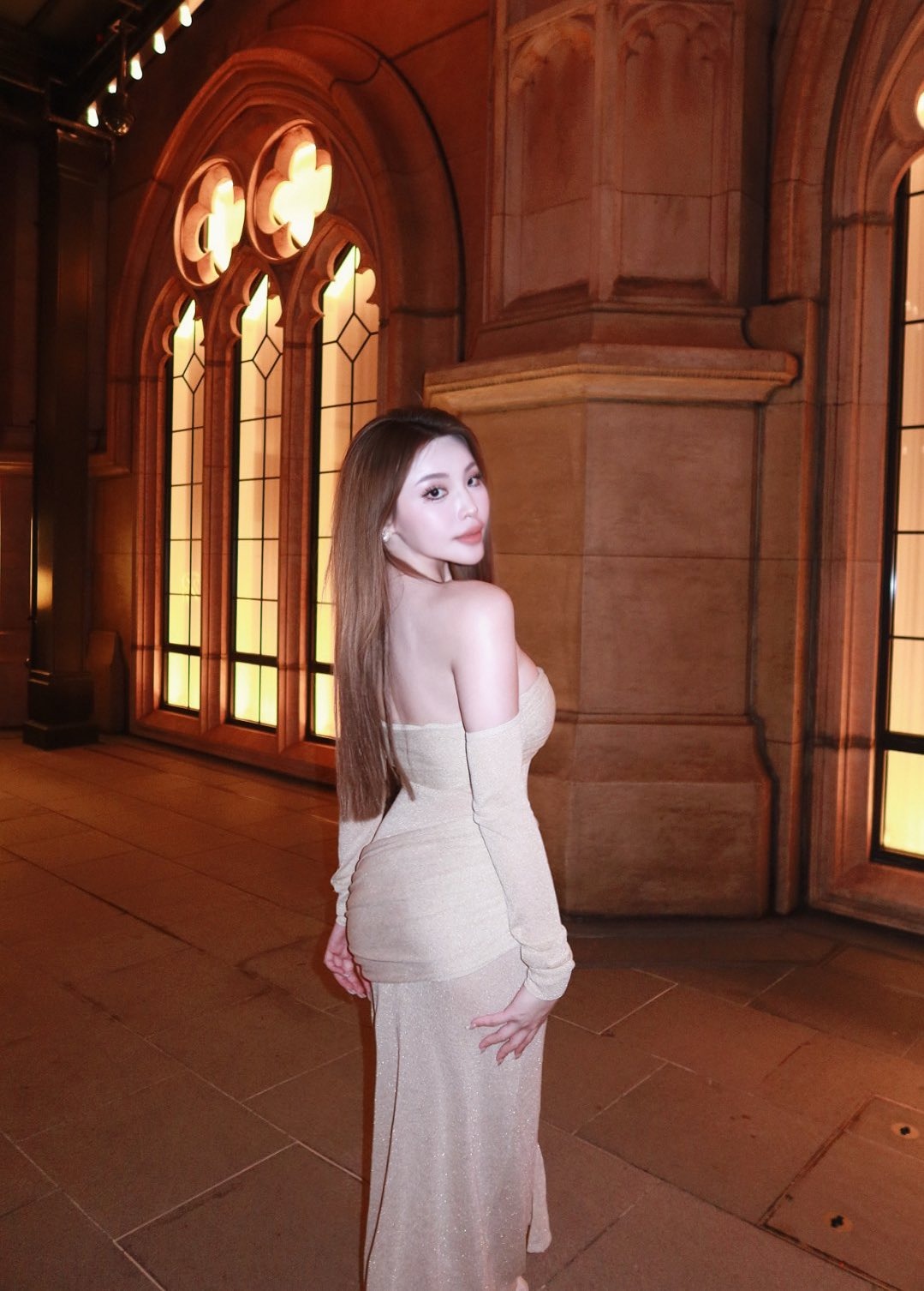 kitty2002102 อินฟลูเอนเซอร์สาวเอเชียลุคแกลม เสน่ห์มั่นใจที่สะกดทุกสายตา 16