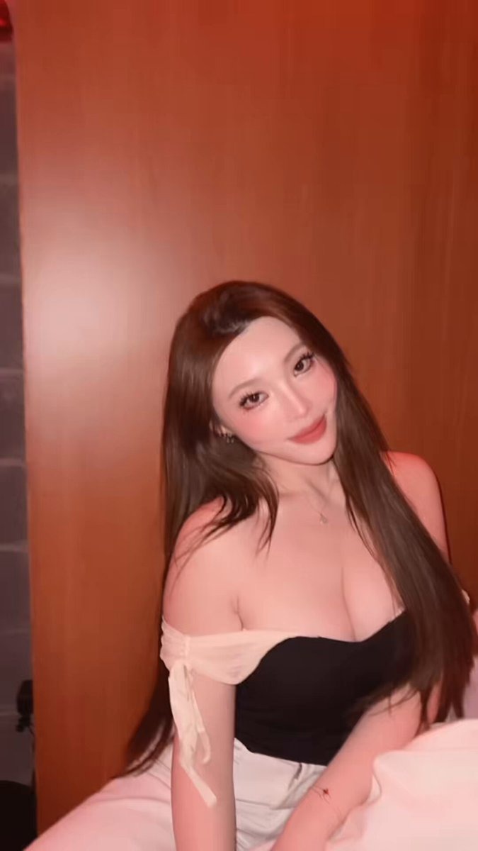 kitty2002102 อินฟลูเอนเซอร์สาวเอเชียลุคแกลม เสน่ห์มั่นใจที่สะกดทุกสายตา 23